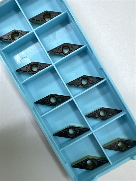 Пластина твердосплавная VCMT110304-TM HS-8125 для токарного резца 5349