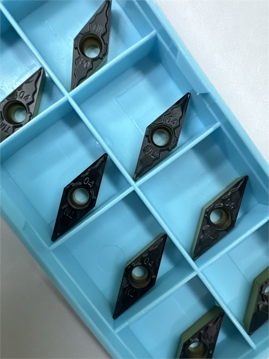 Пластина твердосплавная VCMT160404-TM HS-8125 для токарного резца 5351